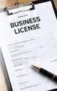Solicitud de licencia comercial en un portapapeles