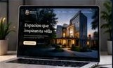 Sitio web de bienes raíces en una laptop